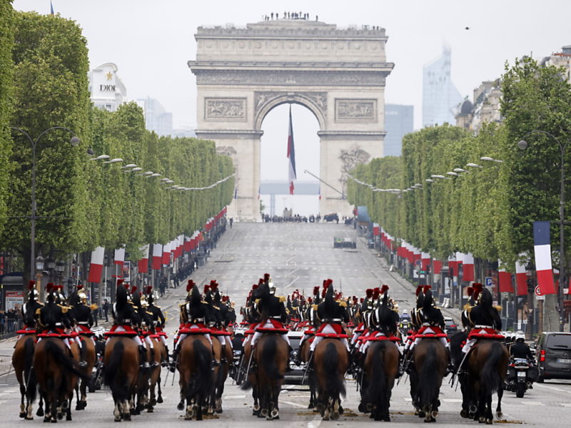 Macron Comm More Le Mai Sur Des Champs Elys Es Quasi Vides Lfm La Radio