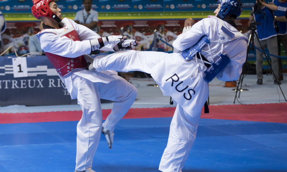 taekwondo saut en arrière coup de pied